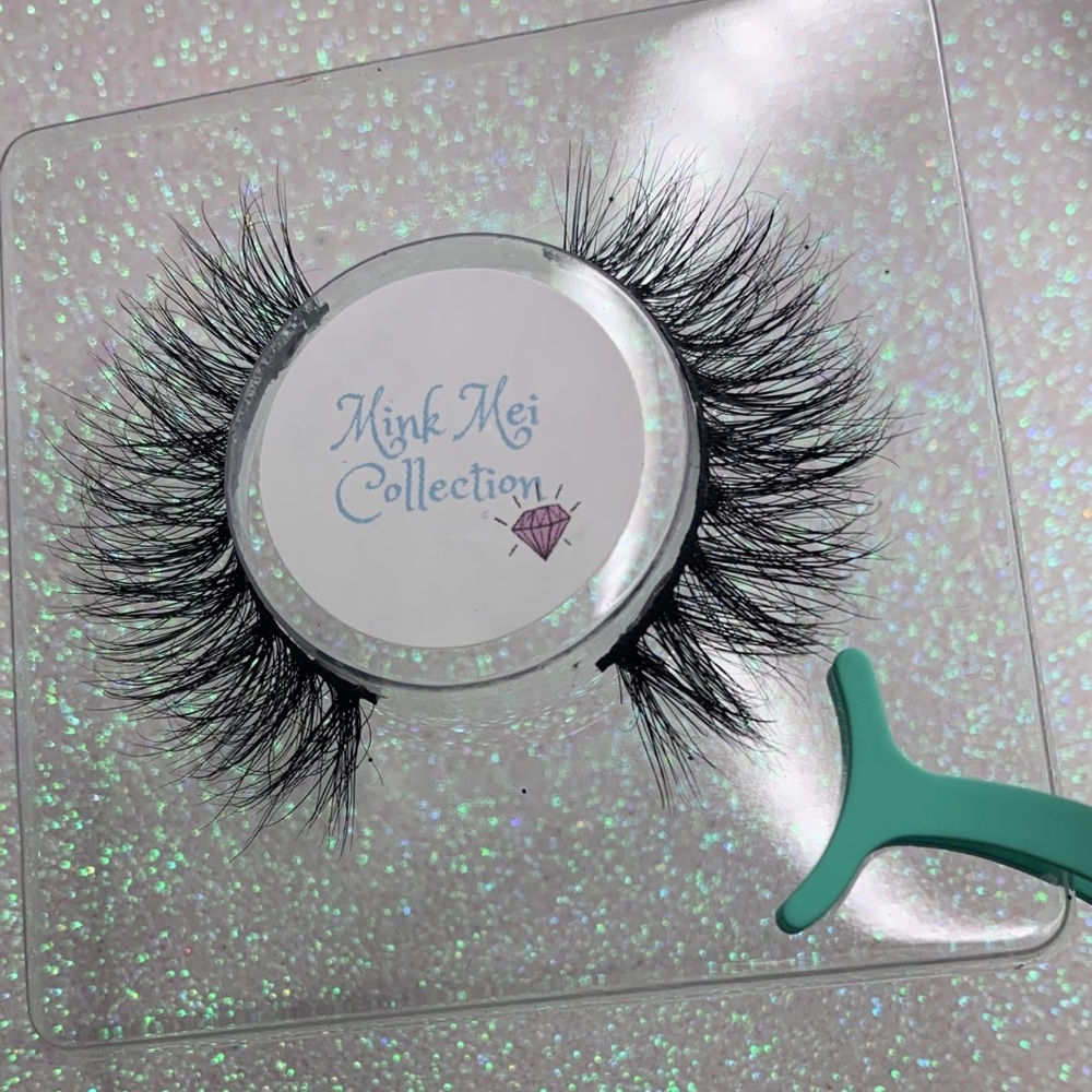 Mink Lashes - Picture 4 of 5